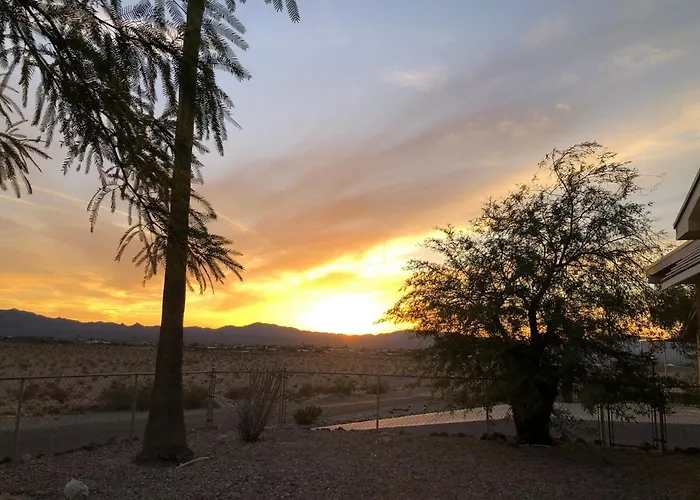 Gorgeous Sunset And Desert Views In Apartment
